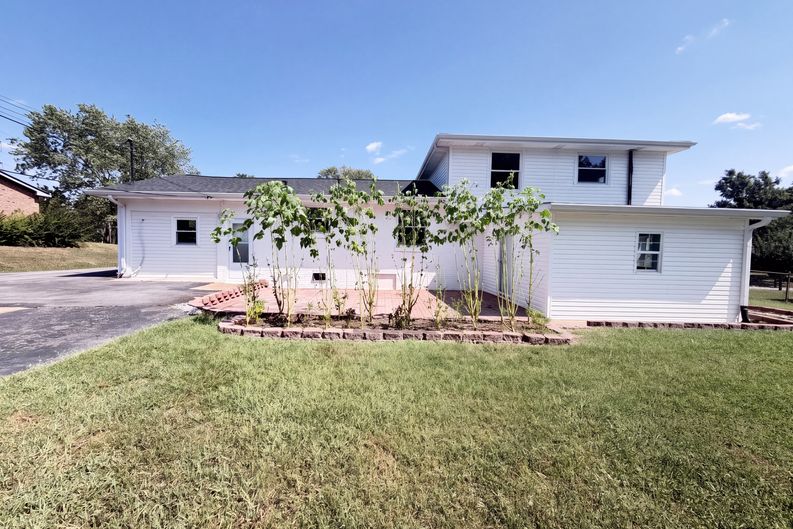 Photo 5 of 23 of 328 Kimbrough Rd, Clarksville, TN
