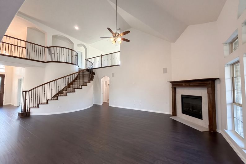 Photo 13 of 38 of 908 Heath Creek Dr, Desoto, TX
