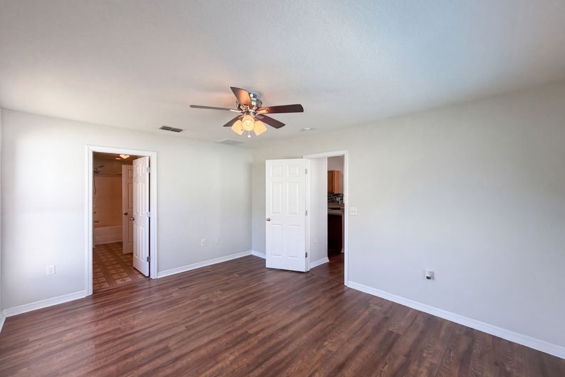 Photo 16 of 29 of 6041 Parnell Ave, Spring Hill, FL