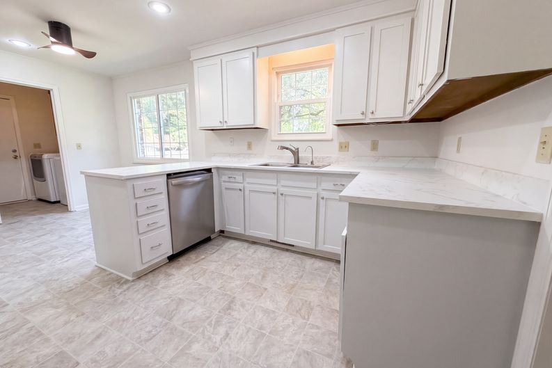Photo 6 of 20 of 114 Blake Dr, Summerville, SC