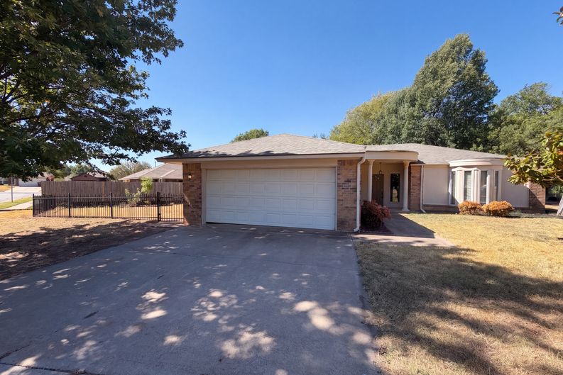 Photo 38 of 57 of 1536 Creekside Dr, Norman, OK