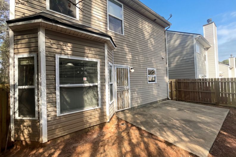 Photo 17 of 22 of 1630 Tigris Ct, Atlanta, GA