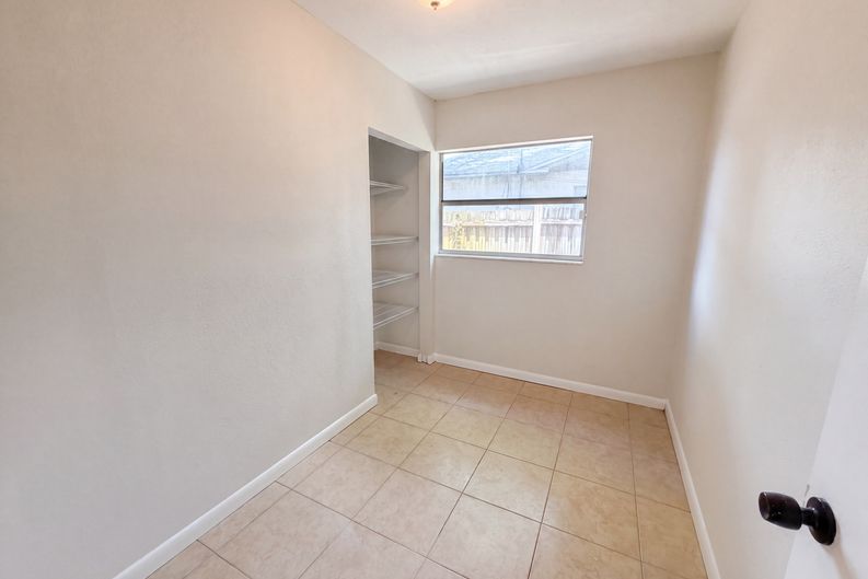 Photo 11 of 14 of 7018 Lynwood Dr, Tampa, FL