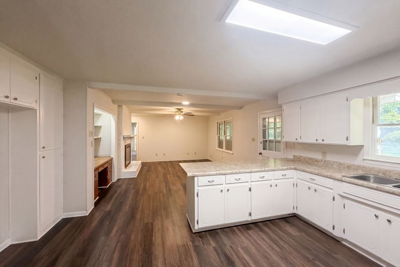 Photo 8 of 39 of 604 Meadowbrook Dr, Spartanburg, SC