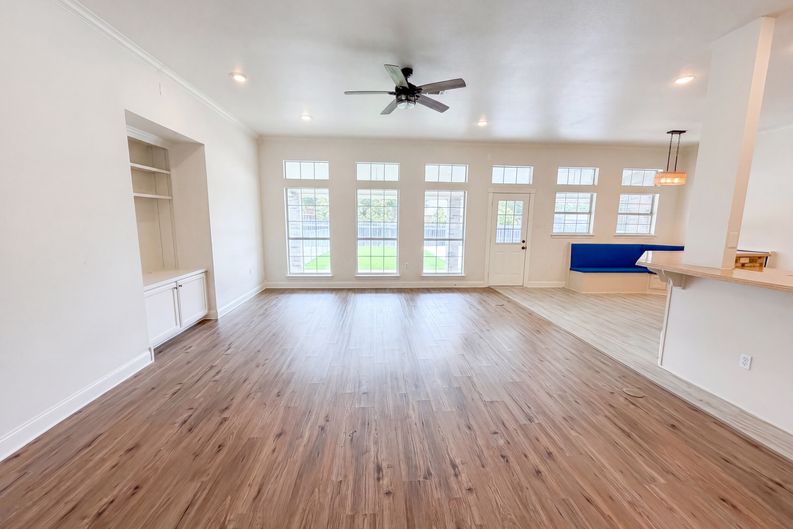 Photo 7 of 25 of 1226 Oakmanor Cir, Hewitt, TX