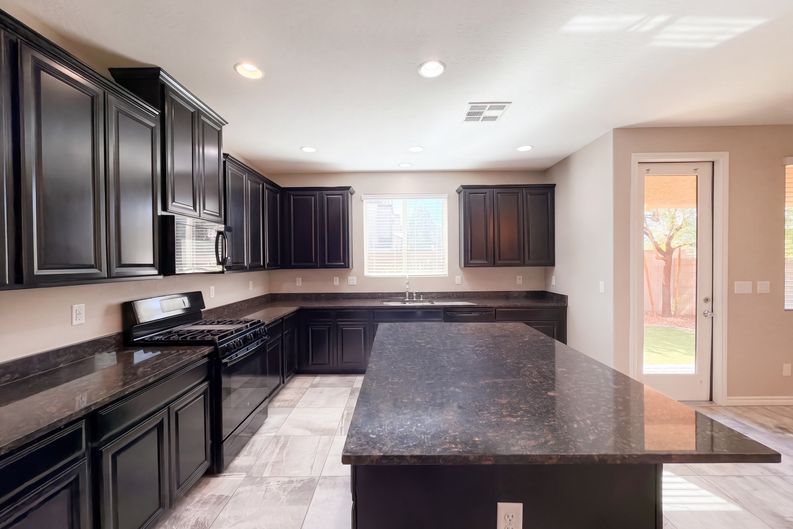 Photo 6 of 35 of 12243 Loggeta Way, Las Vegas, NV