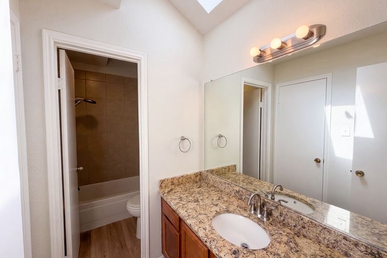 Photo 11 of 16 of 5624 Shady Springs Trl, Fort Worth, TX