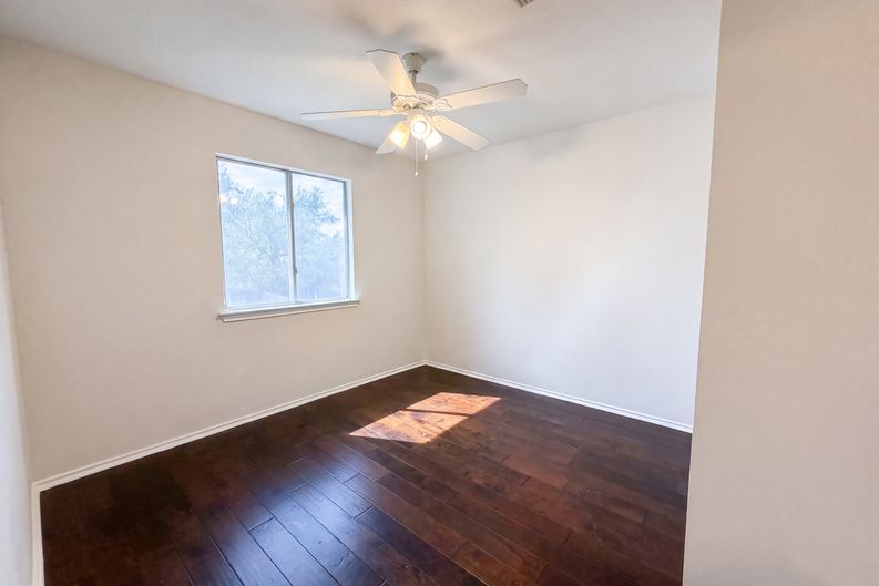 Photo 10 of 22 of 5810 Vasey Blvd, Austin, TX