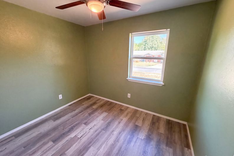Photo 8 of 15 of 510 Holsey Dr, Noble, OK