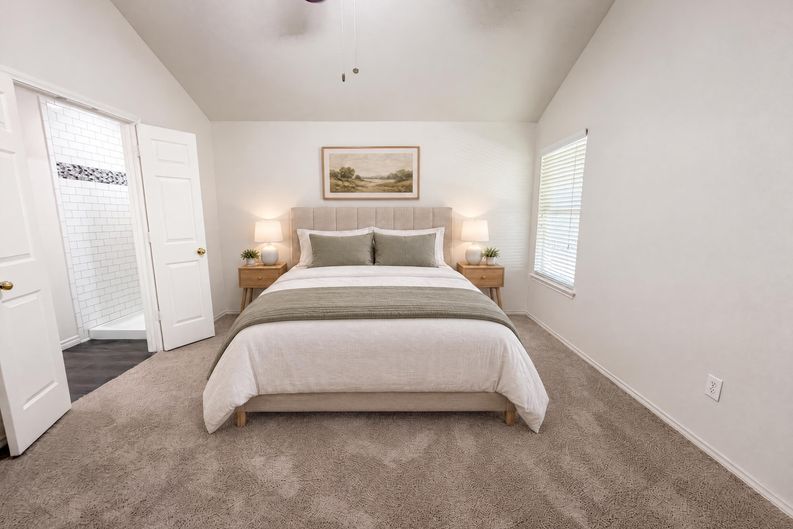 Photo 4 of 21 of 109 Eagle Dr, Luling, TX