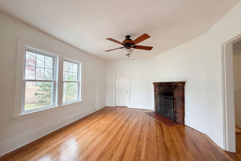 Photo 3 of 18 of 10 Perrot St, Worcester, MA