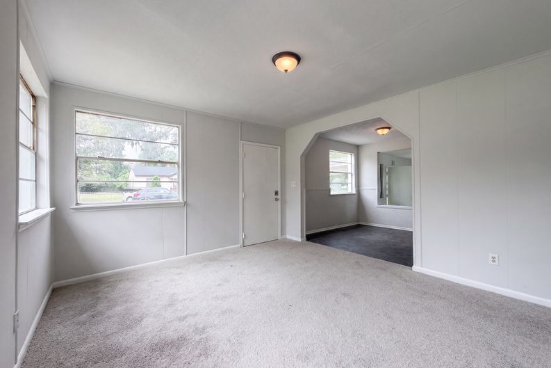 Photo 6 of 17 of 8951 Adams Ave, Jacksonville, FL