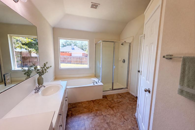 Photo 10 of 16 of 6401 Marquett Dr, Rowlett, TX