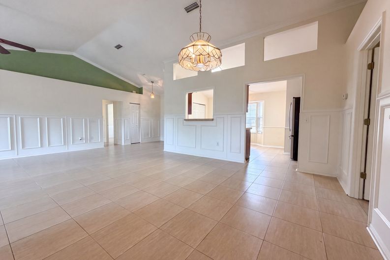 Photo 6 of 24 of 944 NW 87th Dr, Gainesville, FL