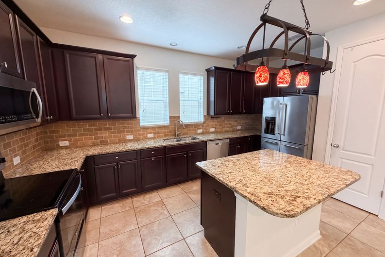 Photo 6 of 39 of 8231 Laureate Blvd, Orlando, FL