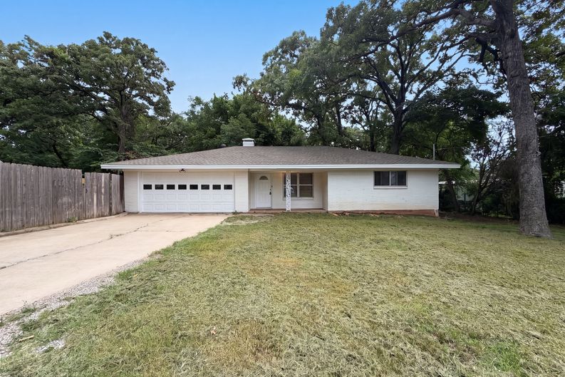 Photo 16 of 18 of 437 Denison Dr, Pottsboro, TX