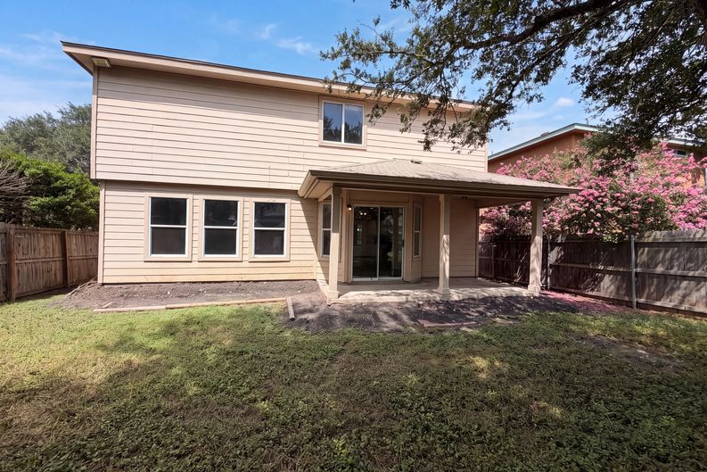 Photo 5 of 18 of 2648 Hunt St, New Braunfels, TX