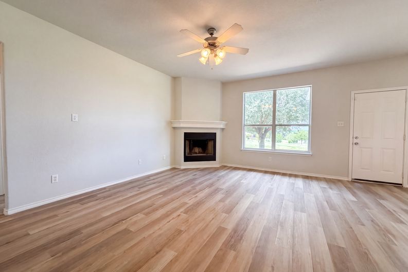 Photo 17 of 21 of 3765 Columbia Dr, Cibolo, TX