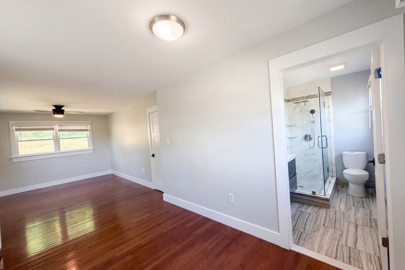 Photo 4 of 24 of 6515 Carriage Dr, Alexandria, VA
