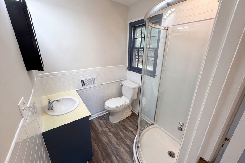 Photo 9 of 41 of 1030 McLaughlin Dr, Charlotte, NC