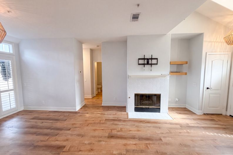 Photo 8 of 21 of 18743 Chapel Ln, Huntington Beach, CA
