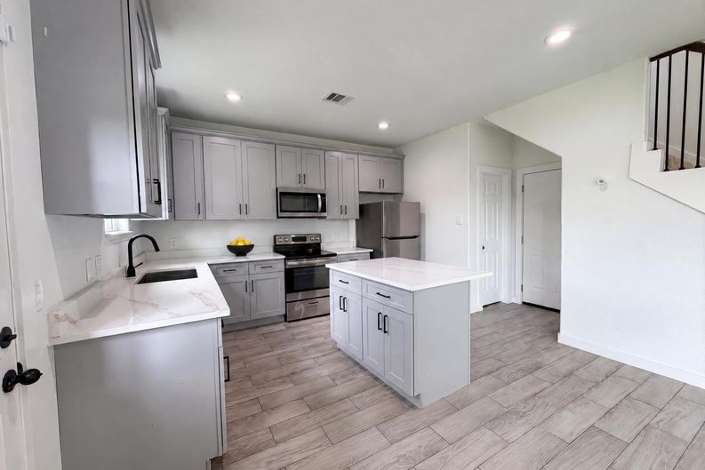 Photo 7 of 20 of 6711 Rowell Ct, Missouri City, TX