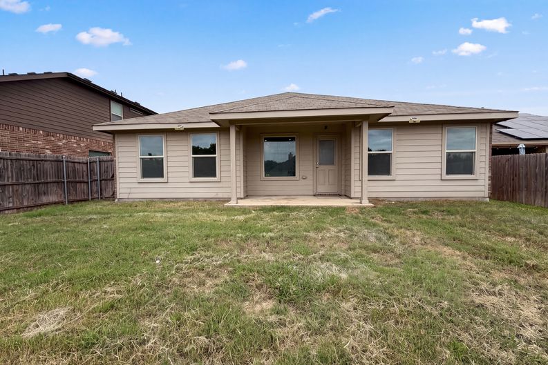 Photo 5 of 16 of 748 Wylie St, Crowley, TX