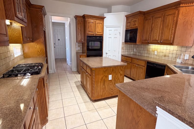 Photo 3 of 46 of 3228 Tearose Dr, Richardson, TX