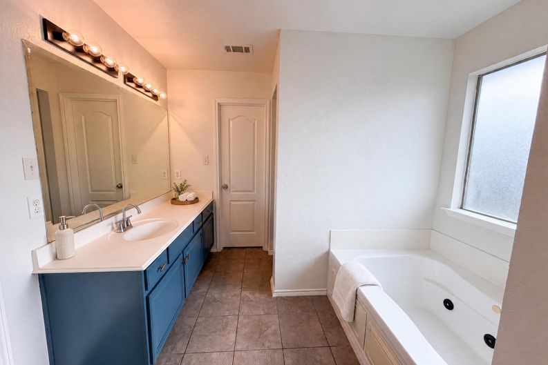 Photo 14 of 17 of 1618 Hillside Dr, Waxahachie, TX