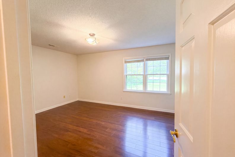 Photo 9 of 24 of 4706 Pineywood Dr SW, Decatur, AL