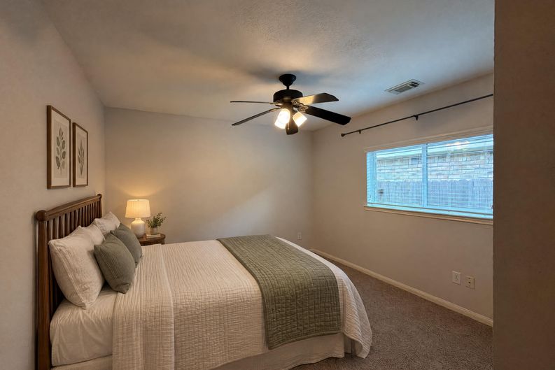 Photo 18 of 41 of 11810 White Water Bay Dr, Pearland, TX