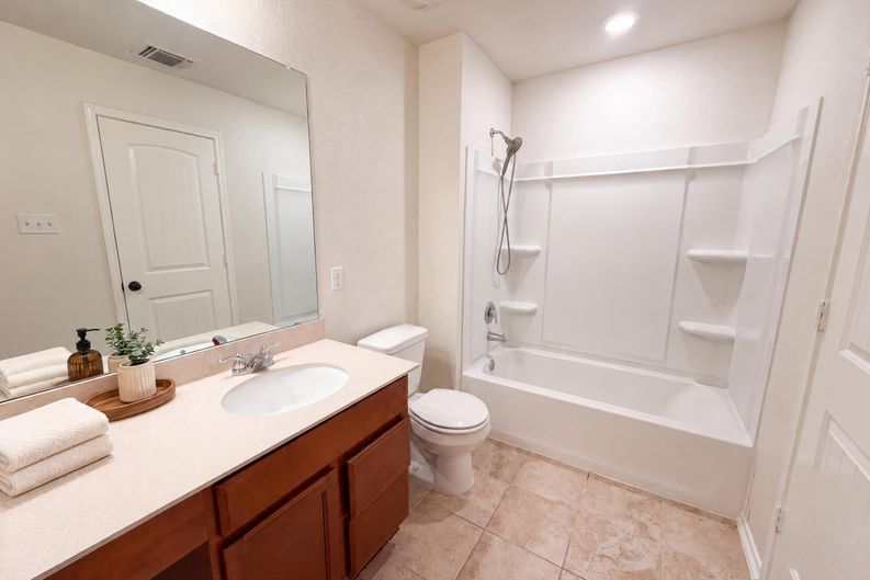 Photo 12 of 19 of 252 Sage Derby Dr, Hutto, TX