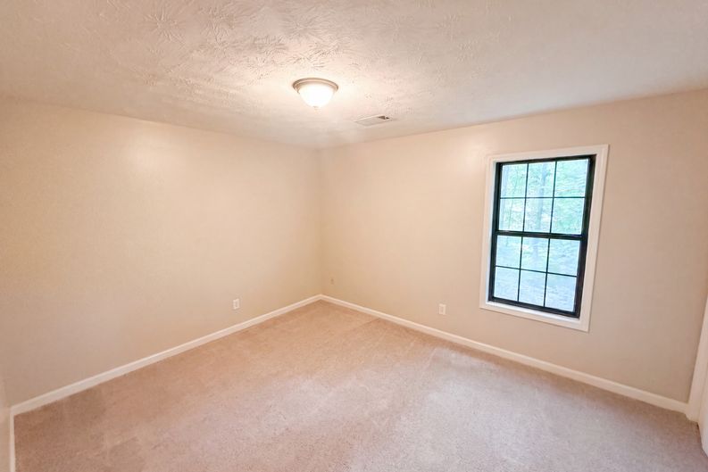 Photo 10 of 24 of 4628 Sapling Ct, Douglasville, GA