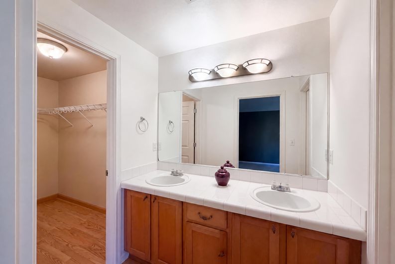 Photo 11 of 19 of 17615 SW Falling Leaf Ct, Beaverton, OR