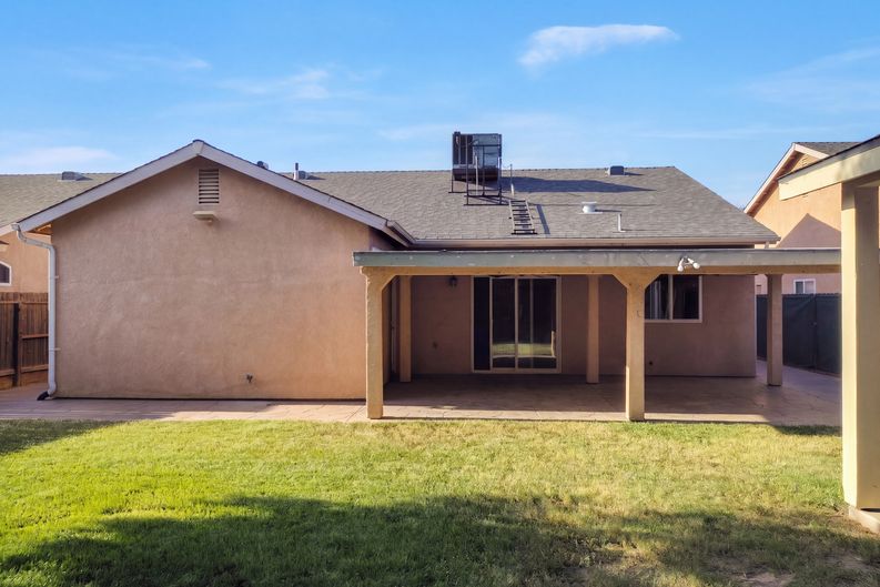 Photo 5 of 29 of 5333 W Norwich Ave, Fresno, CA