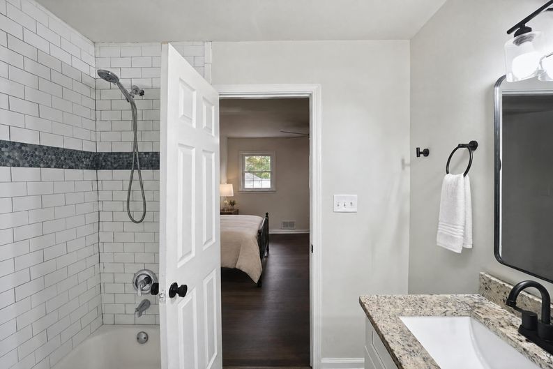 Photo 16 of 21 of 1410 Graymont Dr SW, Atlanta, GA