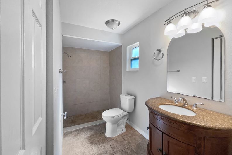 Photo 13 of 22 of 831 Haulover Dr, Altamonte Springs, FL