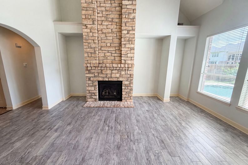 Photo 8 of 36 of 15822 Maple Shores Dr, Houston, TX