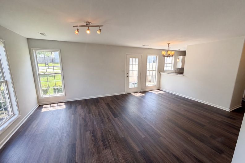 Photo 3 of 21 of 3831 Mohawk Ct, Charlotte, NC