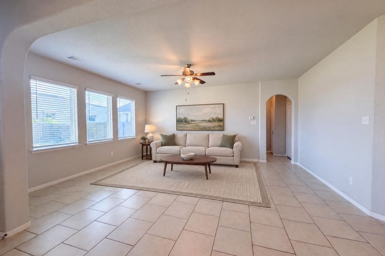 Photo 3 of 22 of 222 Ashley Way, Alvin, TX