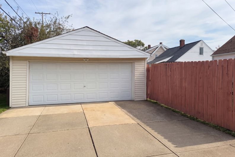Photo 35 of 40 of 6608 Charles Ave, Parma, OH