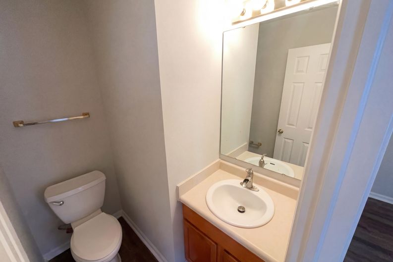 Photo 6 of 24 of 4925 Pembridge Dr, Indianapolis, IN