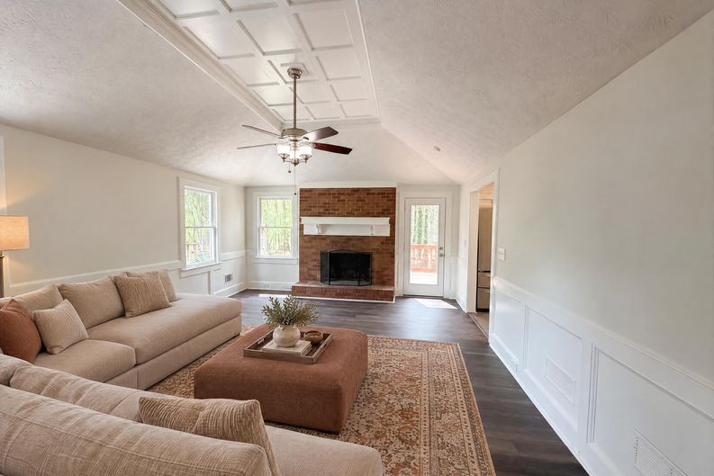 Photo 14 of 31 of 4479 Alpine Ct, Snellville, GA