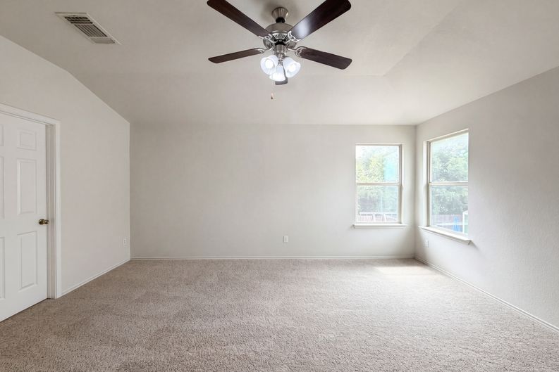 Photo 4 of 19 of 6623 Ambrose Cir, Temple, TX