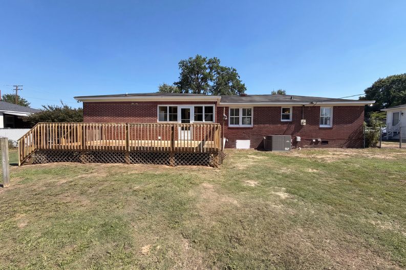 Photo 5 of 20 of 3006 Hilldale Rd, West Columbia, SC