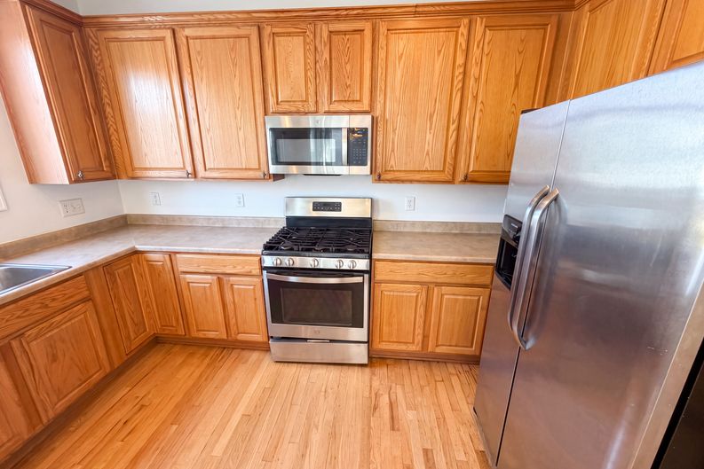 Photo 7 of 31 of 10253 Uravan St, Commerce City, CO