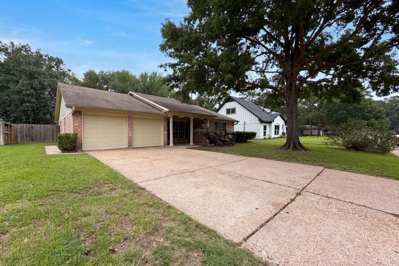 Photo 17 of 19 of 9606 Ballin David Dr, Spring, TX