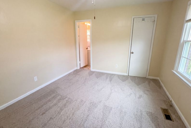Photo 12 of 22 of 1808 Dailey Ter NW, Huntsville, AL