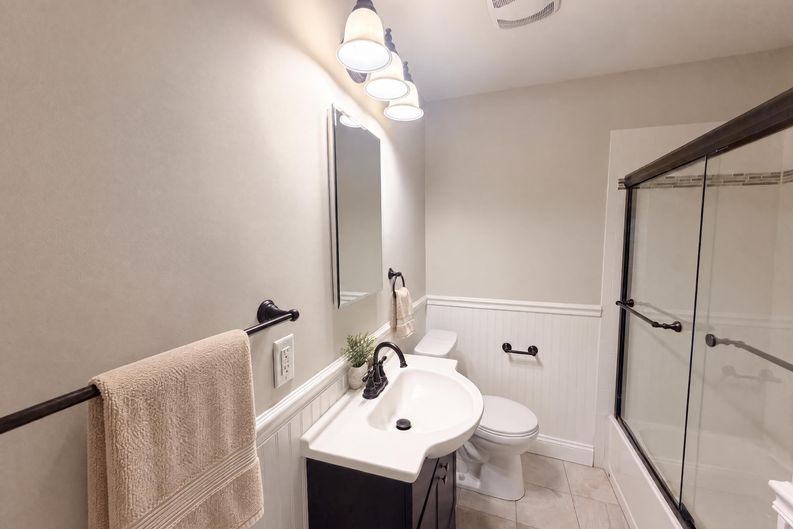 Photo 10 of 17 of 1712 N Roxboro St, Durham, NC