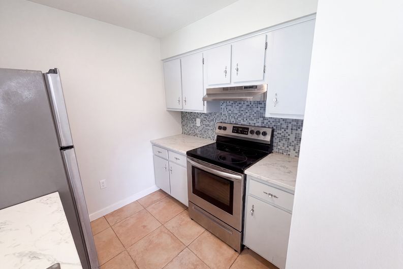 Photo 12 of 20 of 411 Dorchester Sq, Lake Mary, FL